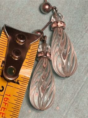 3 Pieces of vintage Avon Jewlrey 
Chic Retro style